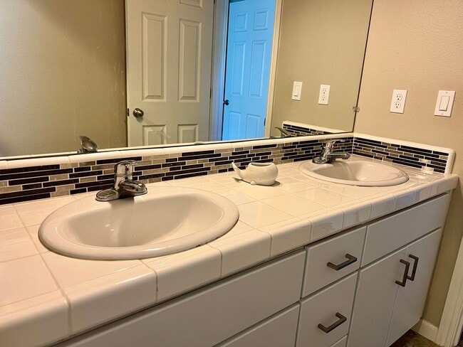 Building Photo - Stunning 3-Bed, 2.5-Bath Home Near Clovis ...