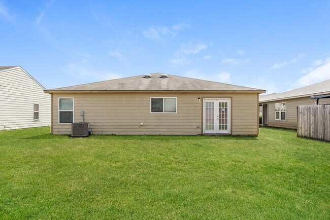 Building Photo - 15230 Mill Valley Dr