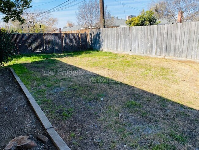 Building Photo - 841 W San Gabriel Ave