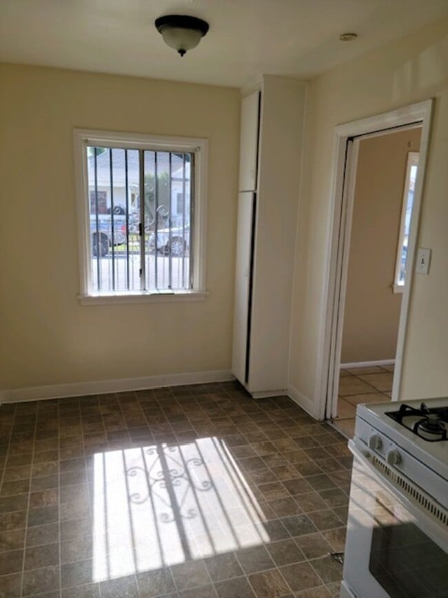 Building Photo - Cozy 1 bed one Bath unit