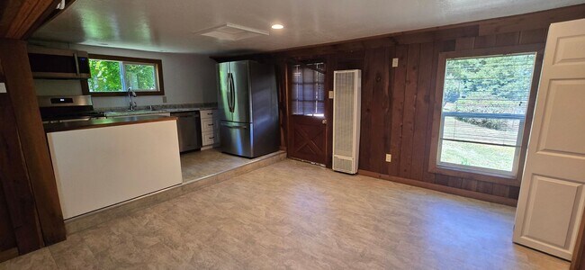 Building Photo - 105 Watertrough Rd