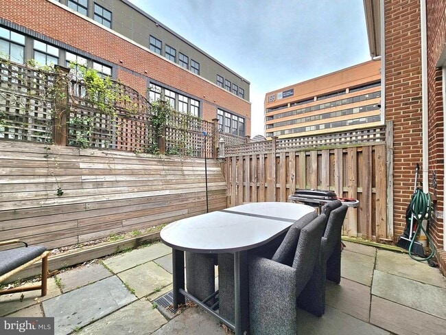 Building Photo - 315 Hearthstone Mews