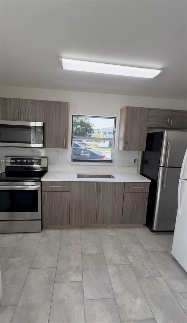 Building Photo - 4119 Woodside Dr