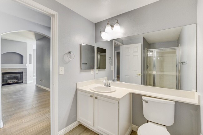 Building Photo - Stunning Upstairs Condo in Gated Indian Wells Community!