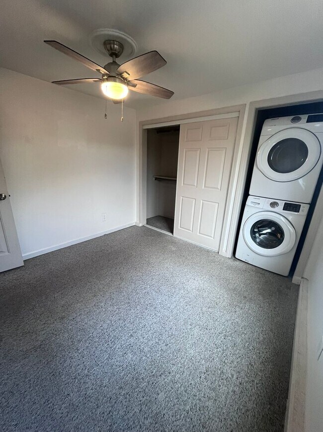 Building Photo - 553-557 Silver Strand Blvd.