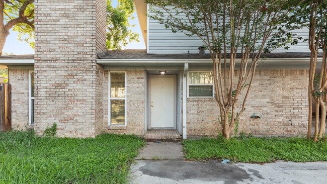 Building Photo - 10810 Sugar Hill Dr