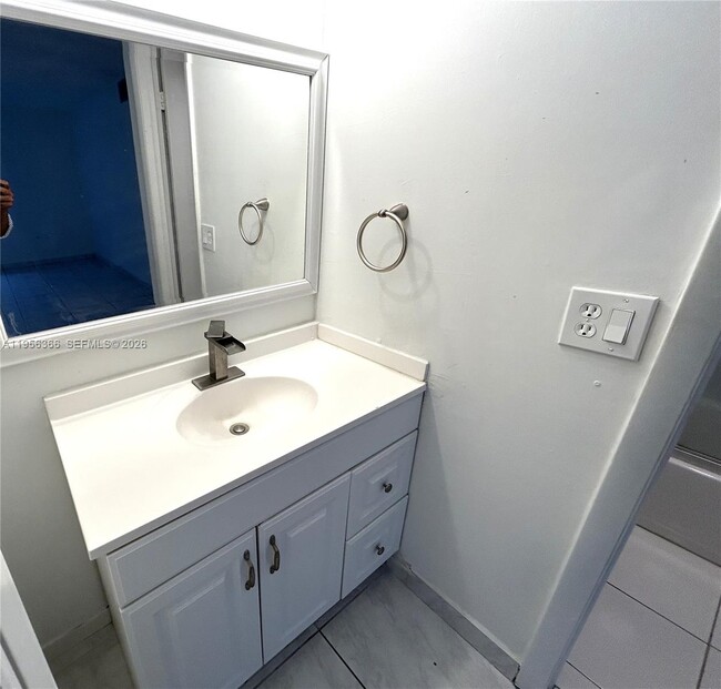 Building Photo - 250 180th Dr