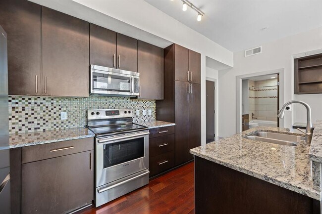 Building Photo - 1320 Robert Browning St