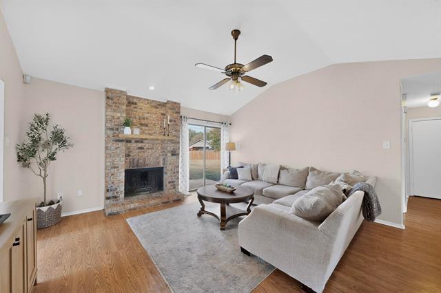 Building Photo - 594 King Cir