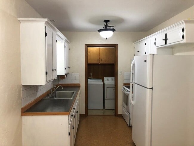 Building Photo - 320 Mimosa Dr