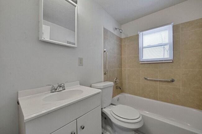 Building Photo - 2 Bedroom Affordable Housing Apartment