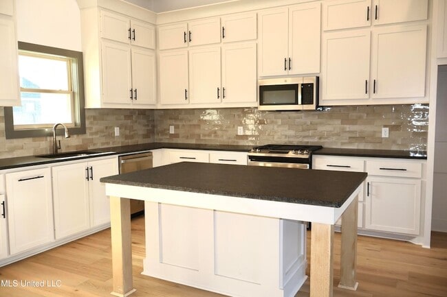 Building Photo - 317 Willow Wy