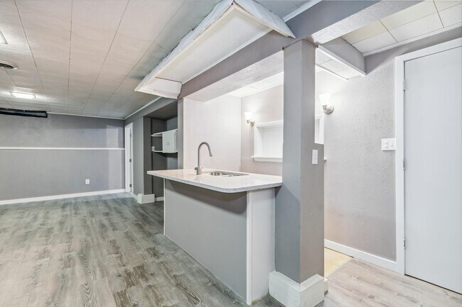 Building Photo - 3707 E Funston St