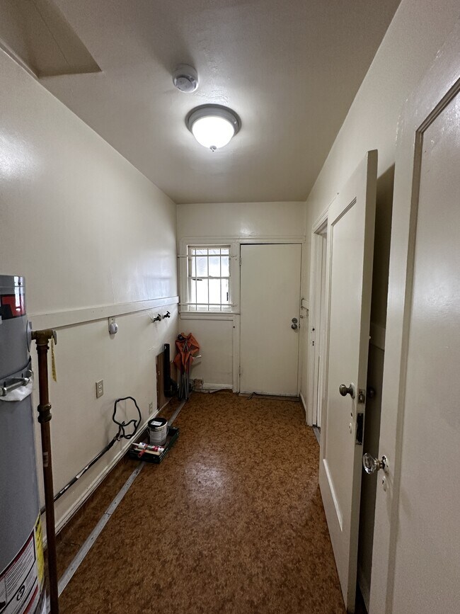 Building Photo - 8106 Holly St