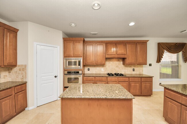 Building Photo - 2218 Longspur Ln
