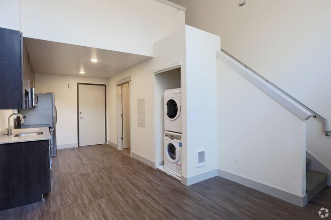 Interior Photo - Everett