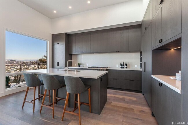 Building Photo - Glen Park: Impressive Top Floor Unfurnishe...