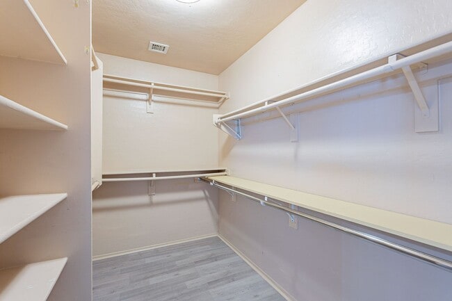 Building Photo - Stunning 4-Bedroom, 1.75-Bath Home Near South Mountain Section 8 Welcome