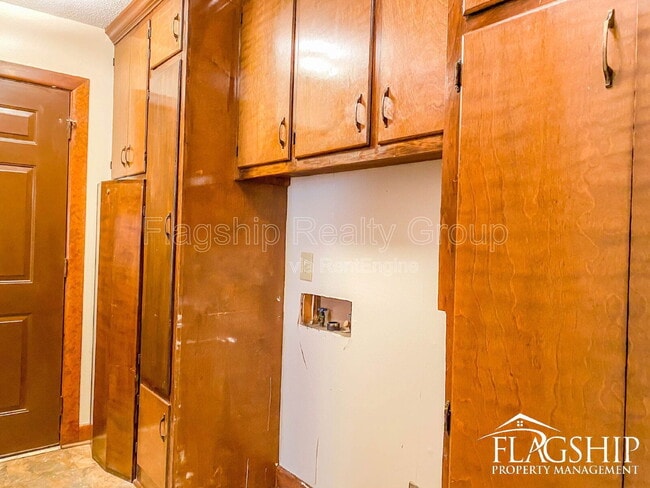 Building Photo - 1228 Forest Acres Dr