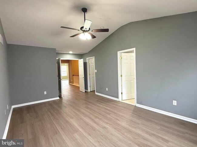 Building Photo - 122 Providence Ln