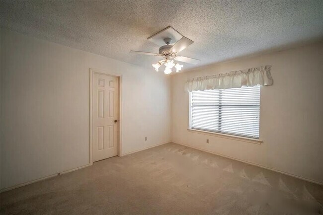 Building Photo - 2507 Radcliffe Dr