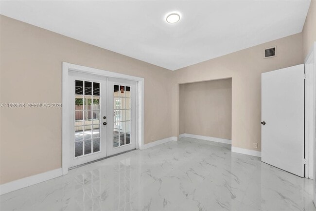 Building Photo - 1600 SW 9th St