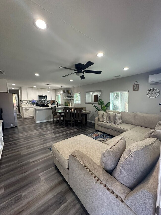 Building Photo - Inviting 3-Bedroom | 2-Bathroom Home in National City