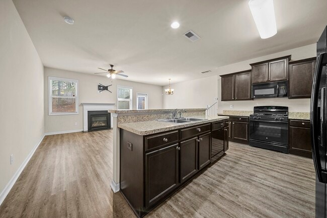 Building Photo - 232 Bobbie Way