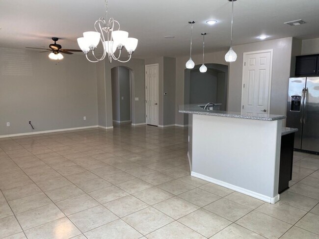 Building Photo - Spacious Tangerine Crossing - Corner Lot