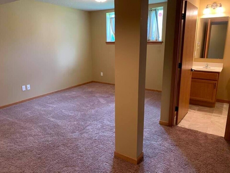 Lower level family room. - 1008 8th St SE