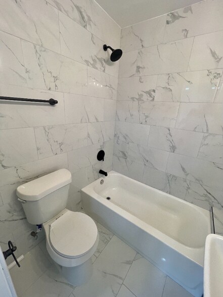 Building Photo - 5747 Trio Ln