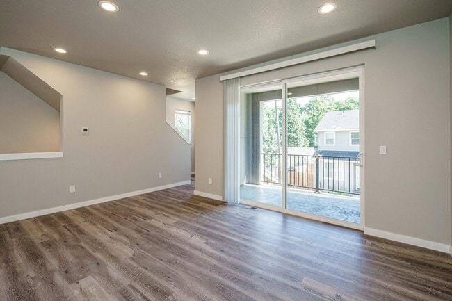 Building Photo - Move In Ready 3 Bedroom 2.5 Bathroom - Convenient Camas Location