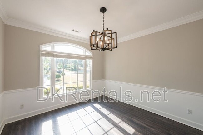 Building Photo - 1512 Fallen Leaf Dr SW