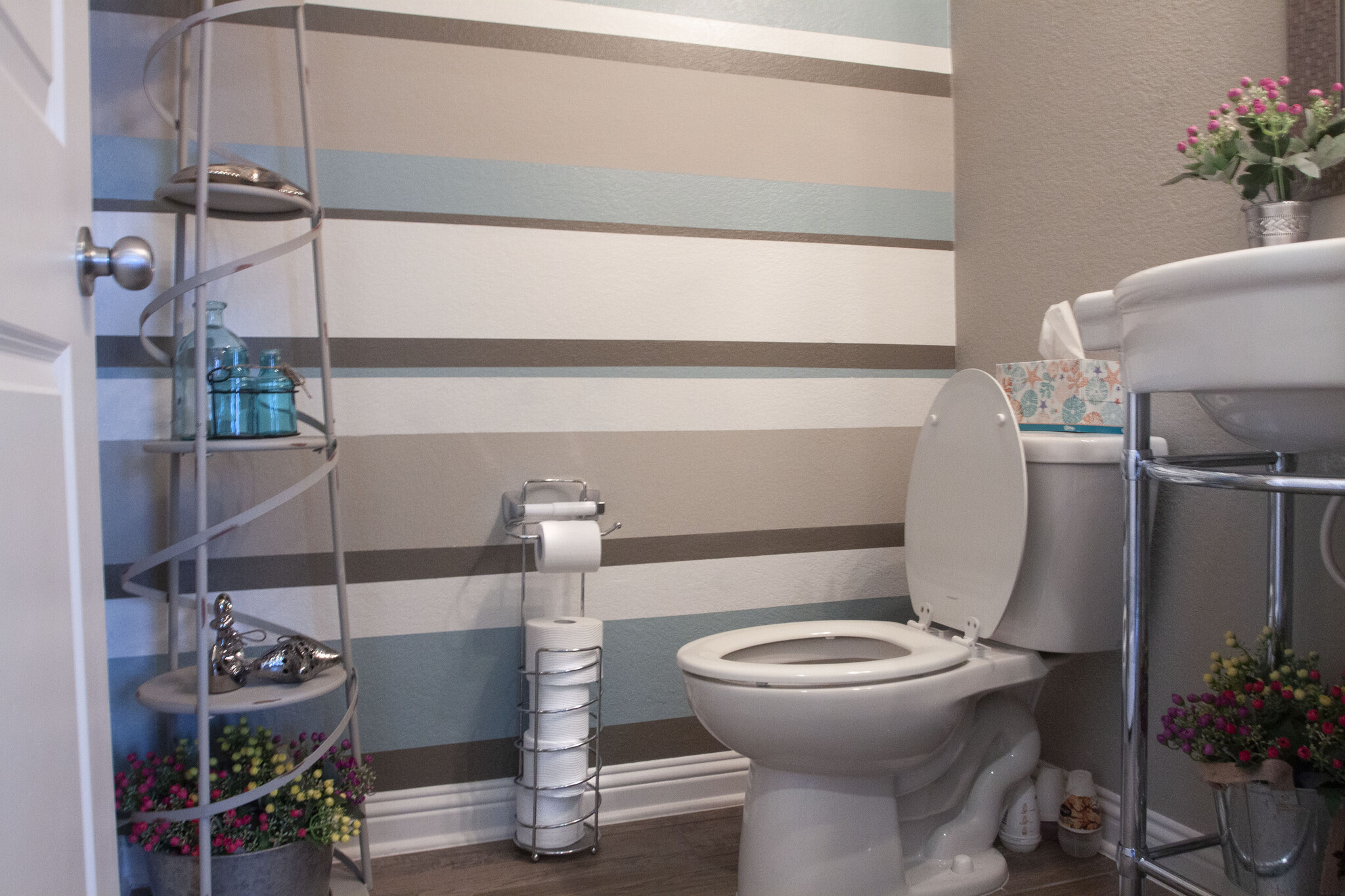 Guest Half Bath - 9401 Privet Dr