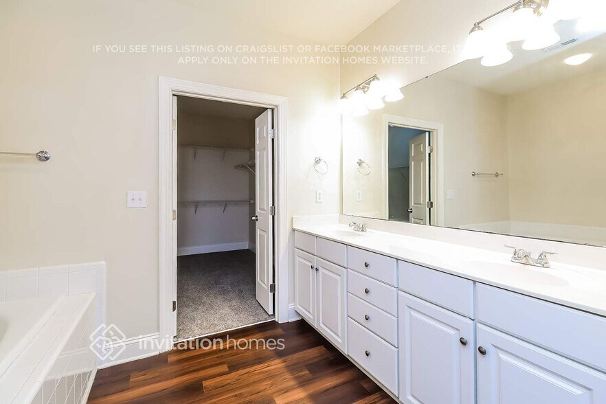 Building Photo - 14004 Ballantyne Meadows Dr