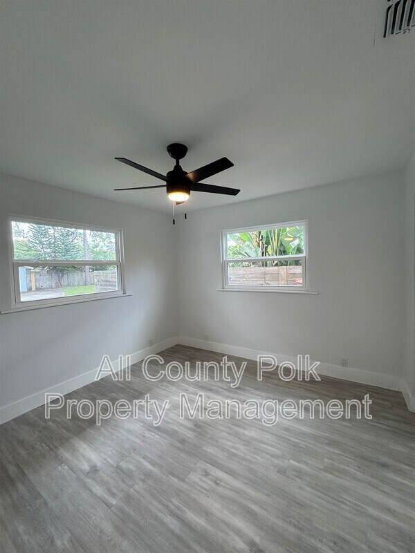 Building Photo - 1441 Dann St