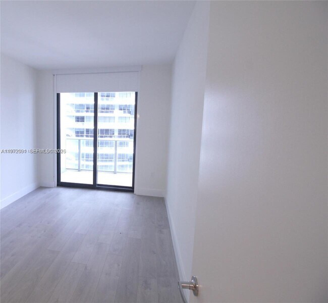 Building Photo - 1010 Brickell Ave