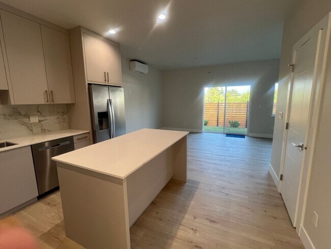 Building Photo - 2155 Siddle Loop