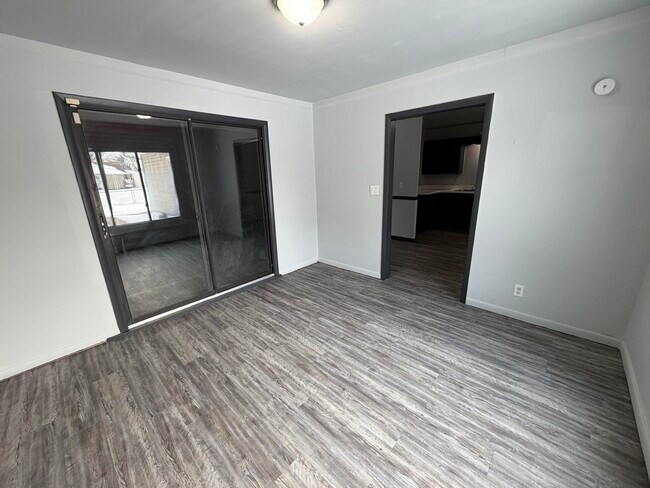 Building Photo - 1606 Glenview-