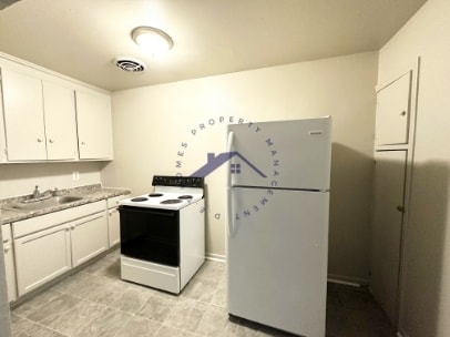 Building Photo - 15041 Greenfield Rd