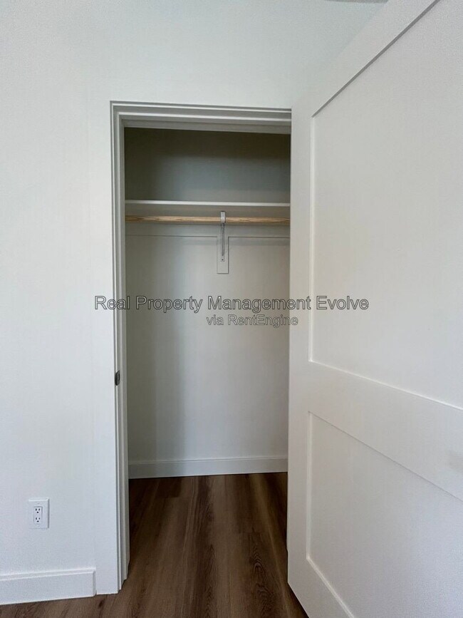 Building Photo - 338 W Highland Ave