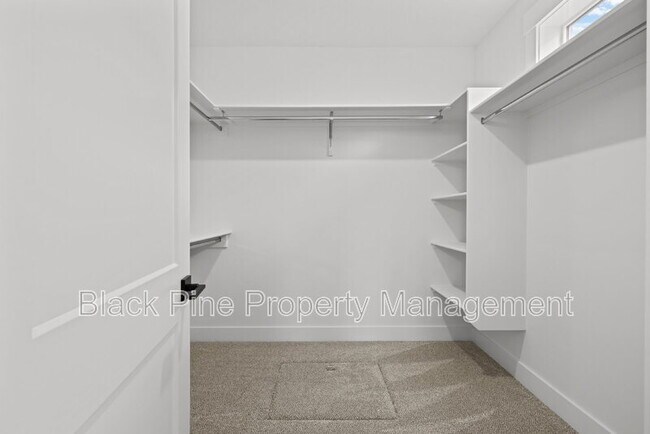 Building Photo - 4642 N Maple Grove Rd