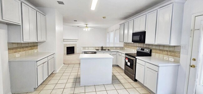Building Photo - Amazing 4 b+2.5b Single family