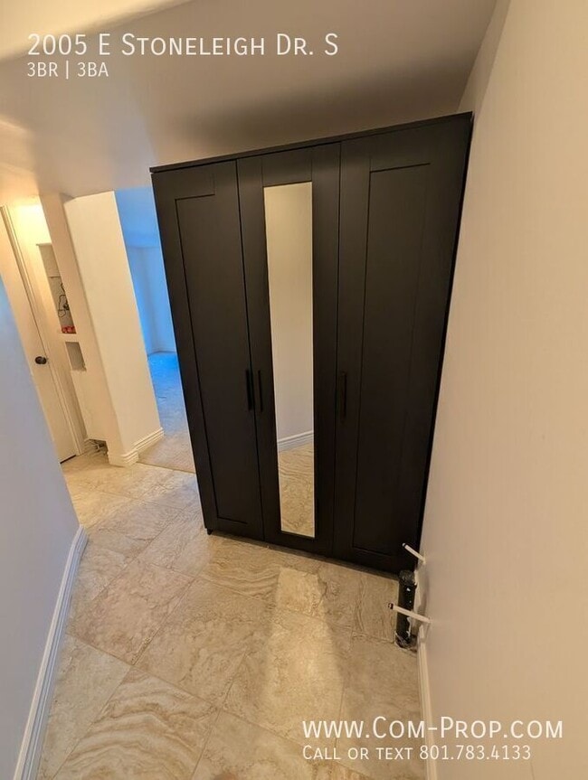 Building Photo - 2005 Stoneleigh Dr S