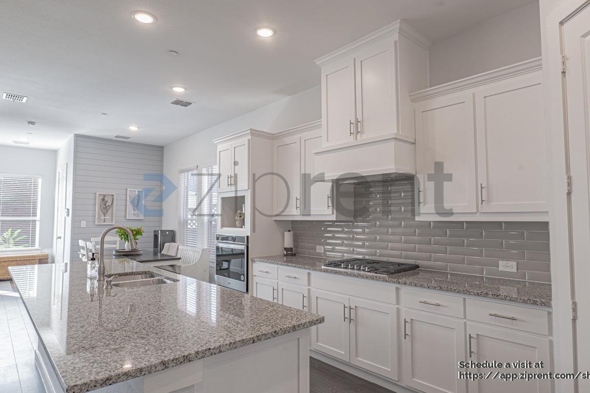 Building Photo - 1100 Redbrick Ln