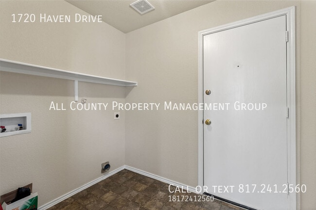 Building Photo - 1720 Haven Dr