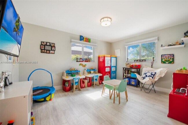 Building Photo - 6560 SW 26th St