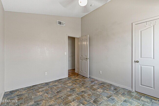 Building Photo - 409 Desert Chicory St