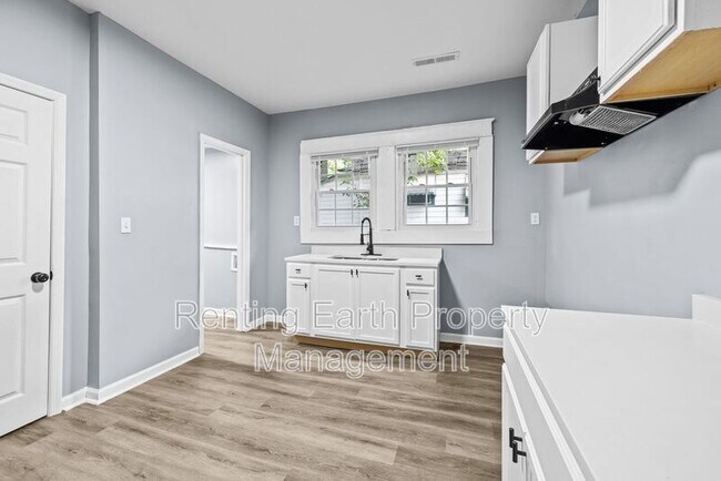 Building Photo - 317 11th St SW