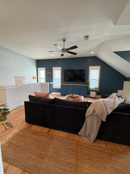 Loft - 1510 Ward Ave